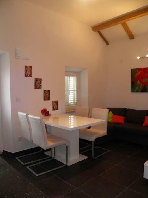 Romantic Apartment Donje Celo Buitenkant foto